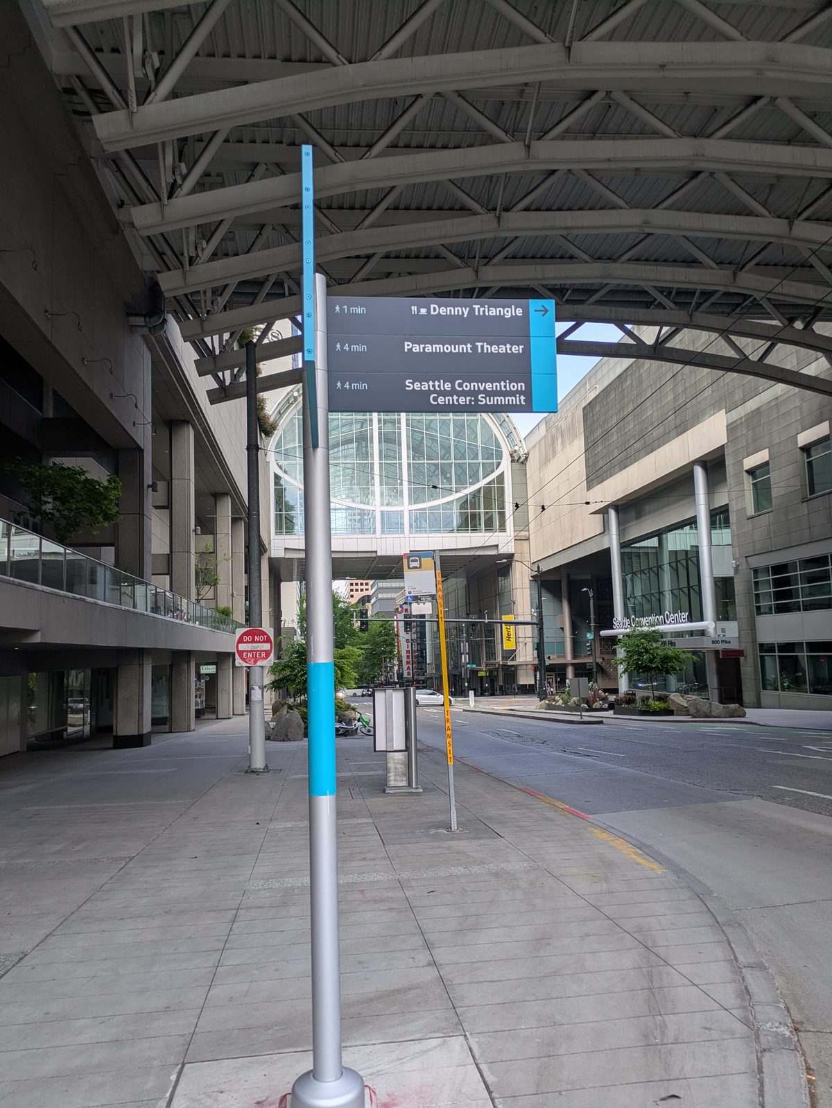 Wayfinding kiosk on Pike Street, facing the Arch